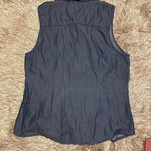 Guess Blue Sleeveless Button Down Top - Picture 6 of 6